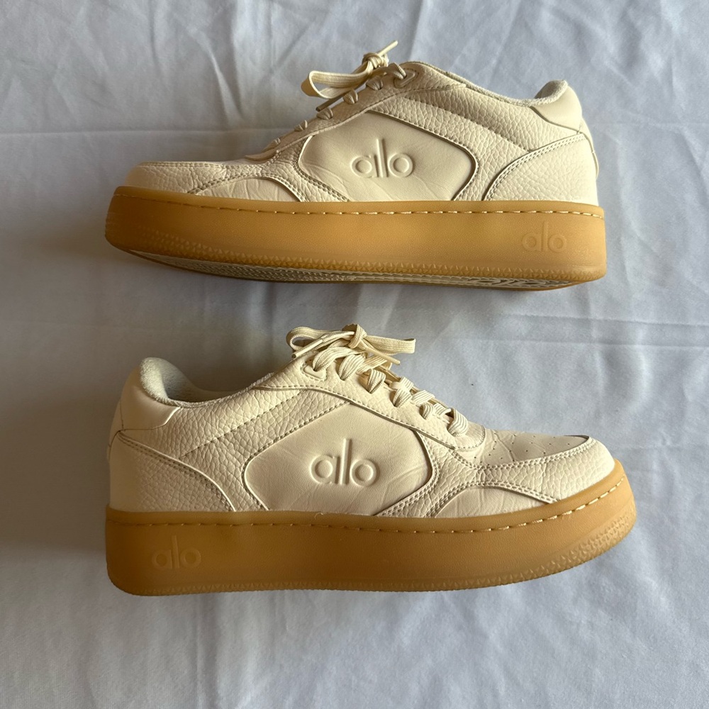 ALO Recovery Mode Sneaker size 8.5